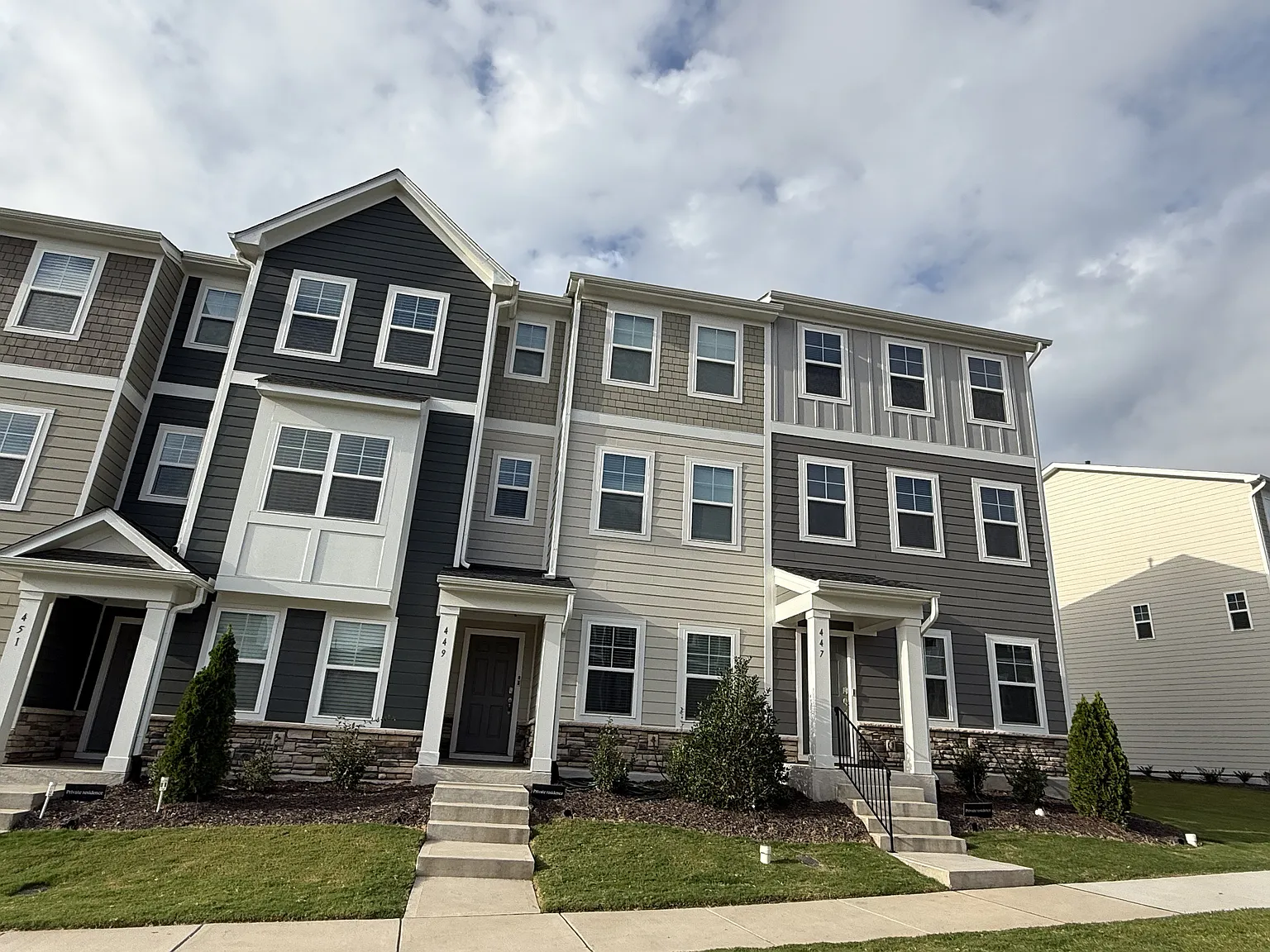 3 bed, 3.5 bath, 1794 sqft, $2,190 — Photo 2