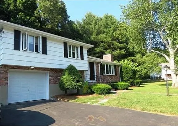 3 bed, 1.5 bath, 2128 sqft, $5,000 — Photo 1