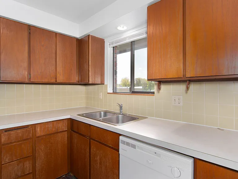 2218 W Cleveland Ave — Photo 4