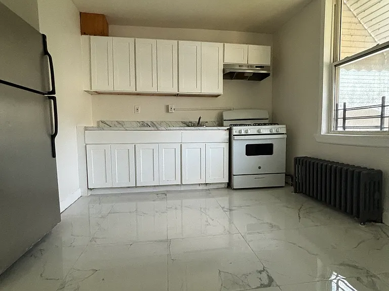 107 Van Nostrand Ave #2 — Photo 4