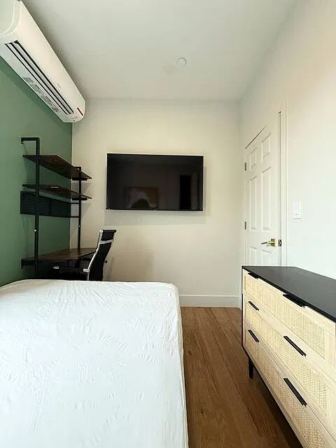 980 Kent Ave #4B-238