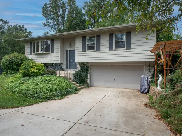 90 Tanglewood Trl, Valparaiso, IN 46385