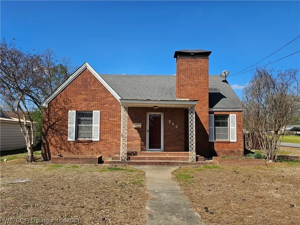 513 E Chism St, Paris, AR 72855