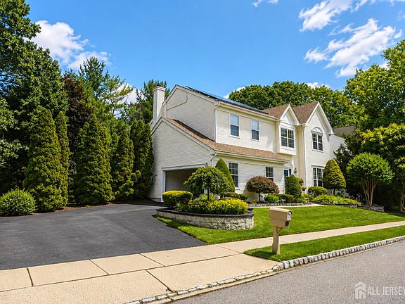 3rd image of 25 Edinburg Ln