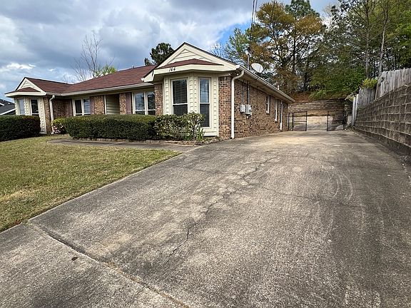 3rd image of 144 Sweetwater Dr