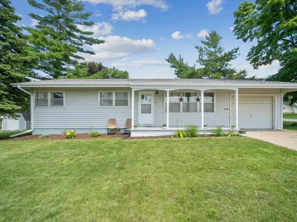 715 6th St NE, Oelwein, IA 50662