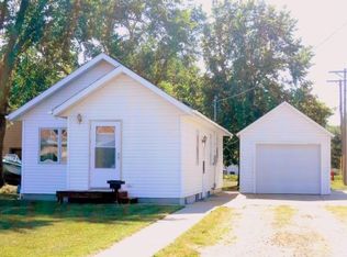 1360 9th Ave, Windom, MN 56101