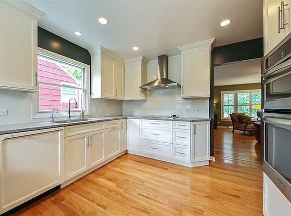 MOST EFFICIENT KITCHEN WITH BUILT IN SPICE RACK, INSTANT HOT WATER