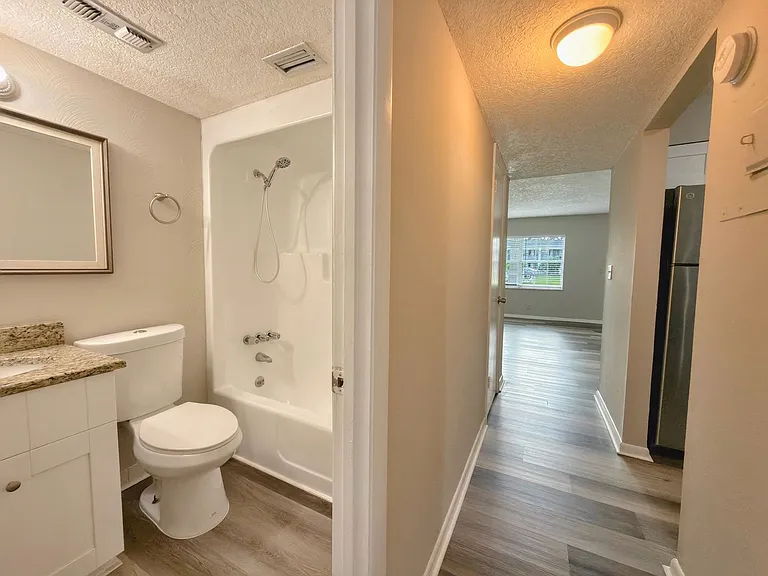 Carriage House Apts — Photo 21