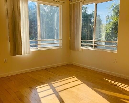 3rd image of 1223 21st St APT D