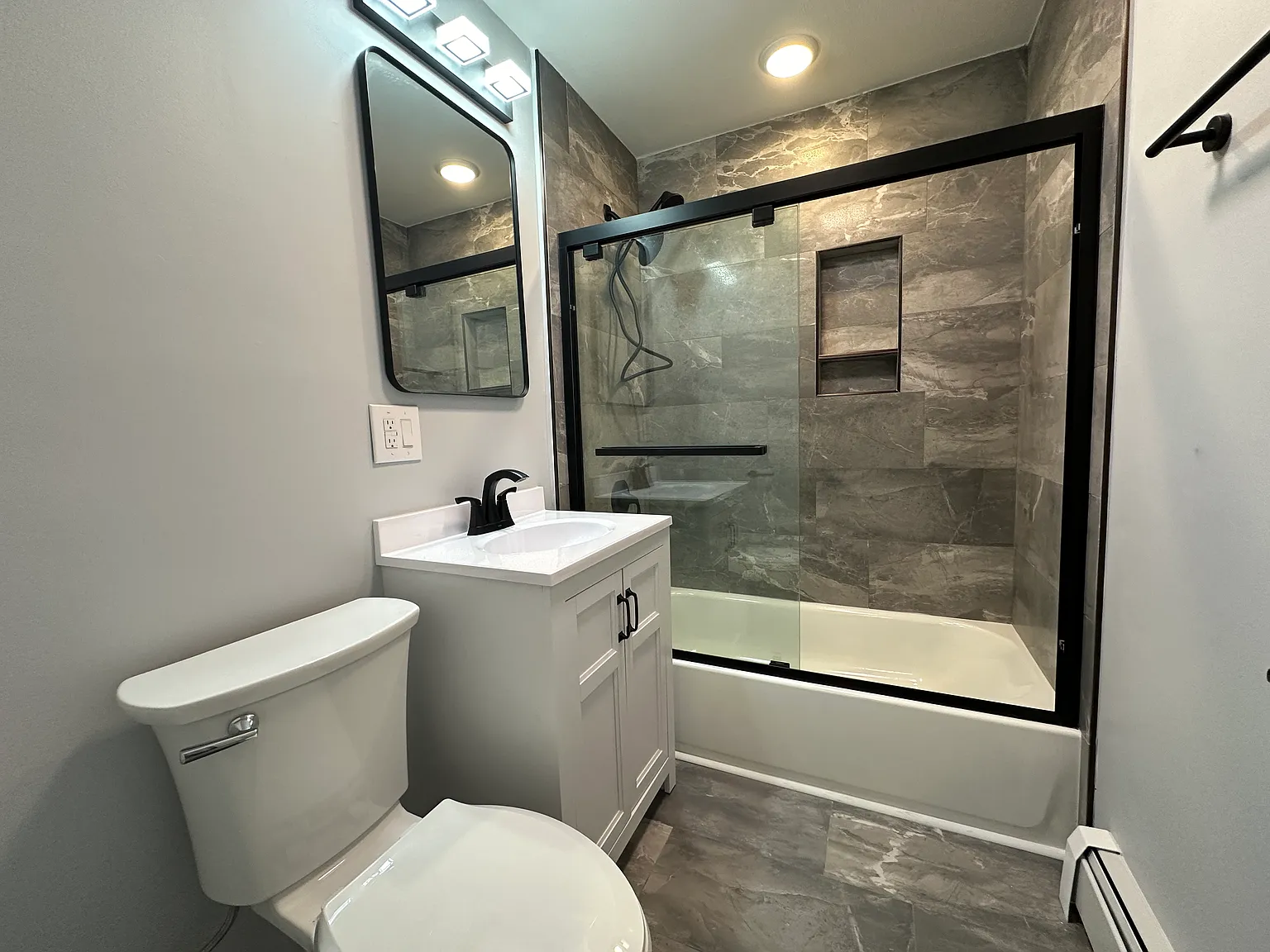 2 bed, 825 sqft, $1,595 — Photo 2