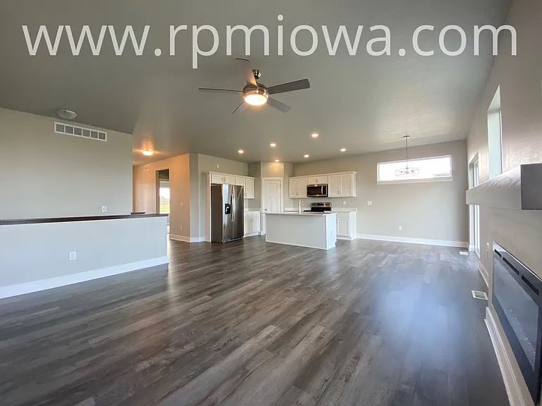 740 SE Drumlin Dr — Photo 6