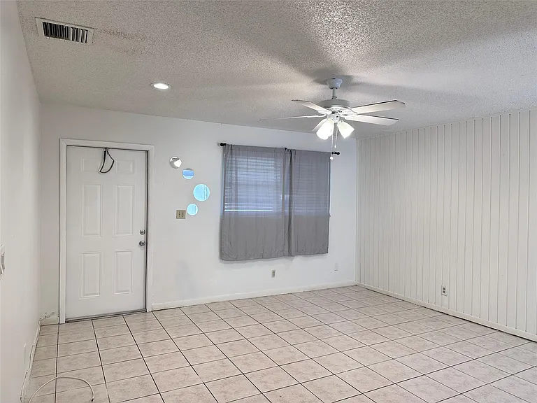 5650 SW 26th St #2 — Photo 3