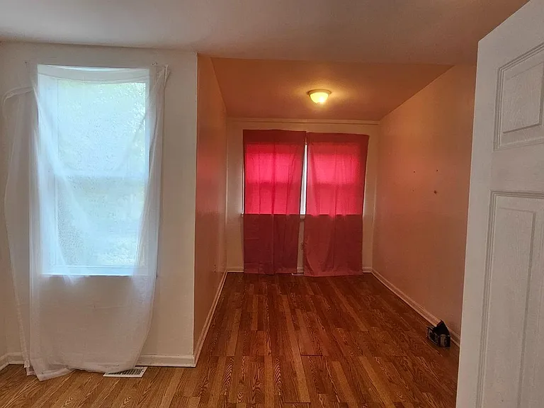 2548 Oswego Ave — Photo 11
