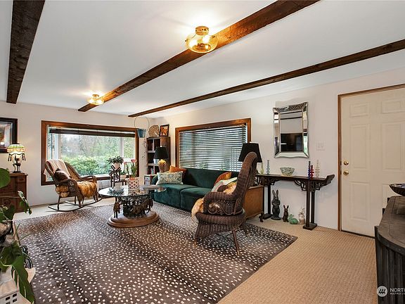 5th image of 3719 Eagle Drive NE
