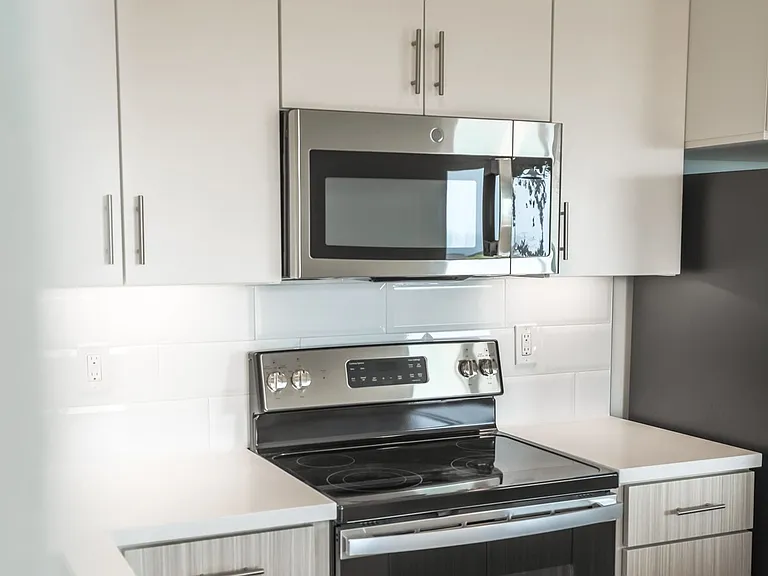 390 Stratford Ct — Photo 17