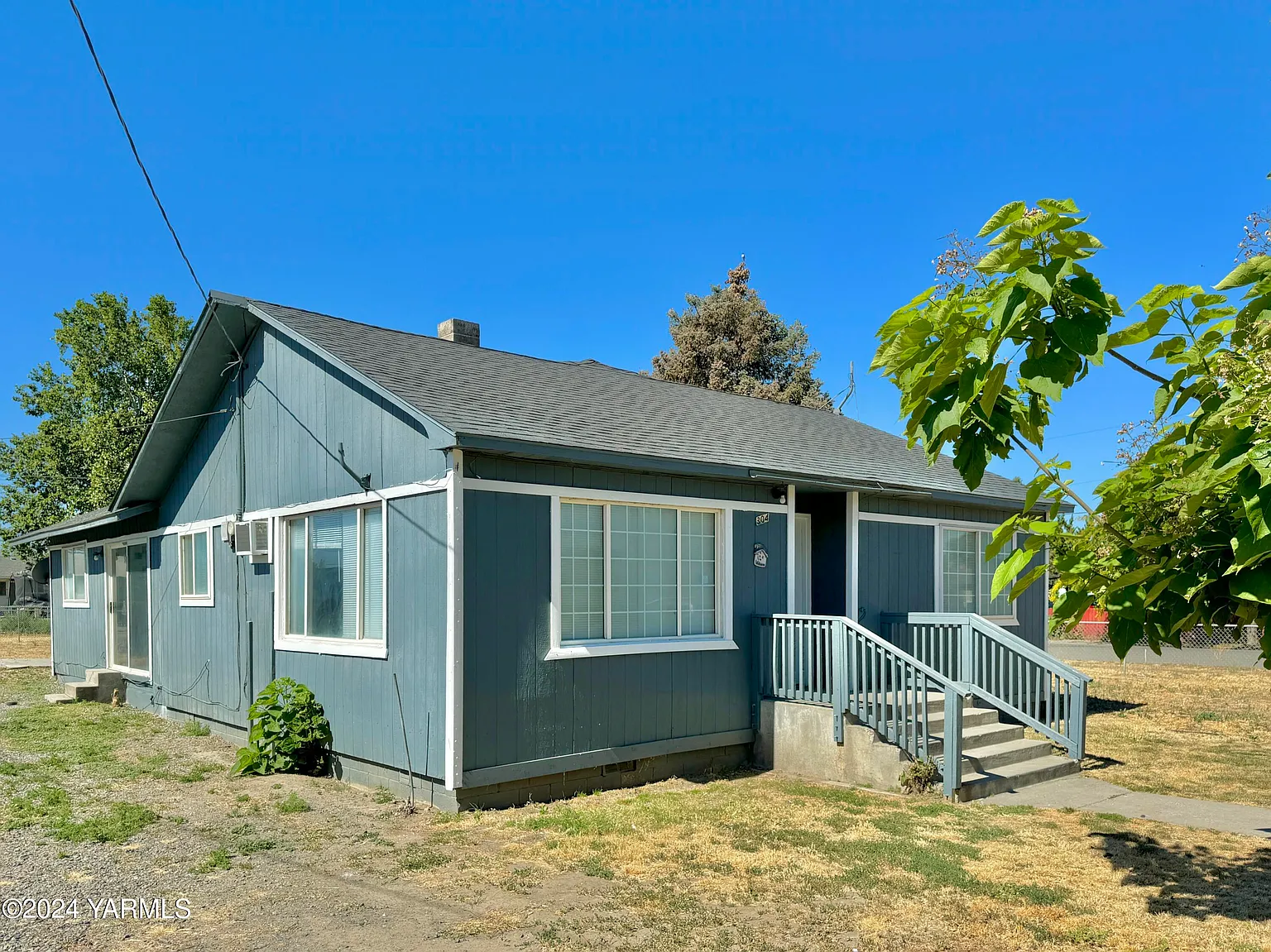 304 Cedar St photo 1