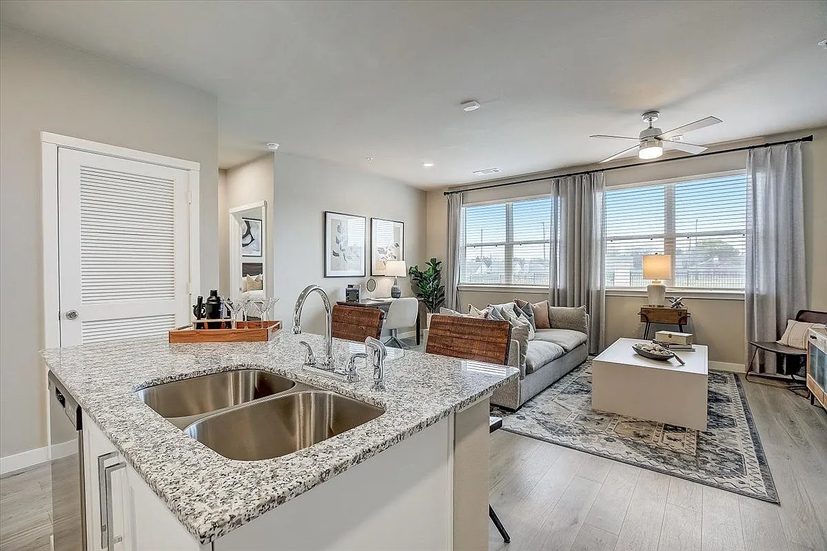 Skyview North Apartments — Photo 4