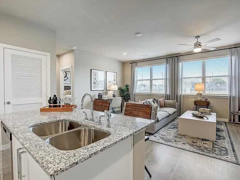 Skyview North Apartments — Photo 4