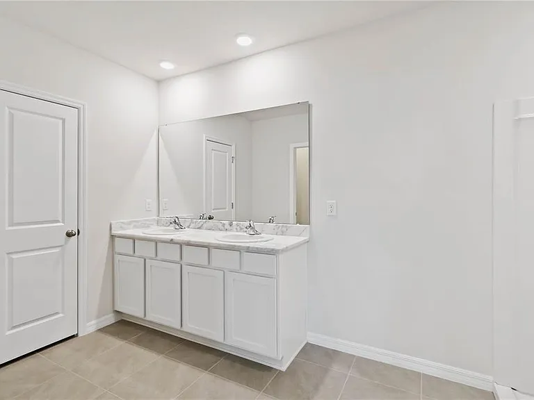 3394 Hilltop Cir — Photo 27