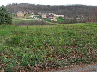 880 Peregrine Dr, North Huntingdon, PA 15642