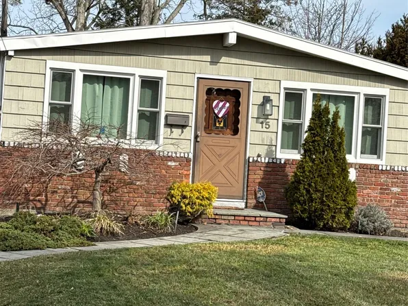 15 Maple Street, West Babylon, NY 11704