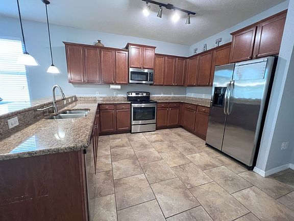 3rd image of 1469 Shorewood Dr