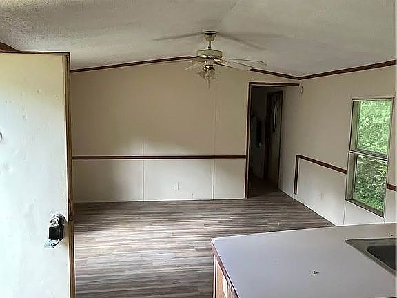 4th image of 301 Midge Way #16