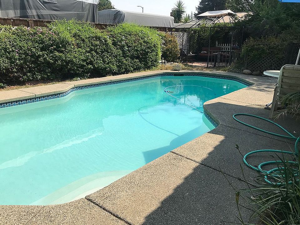 2nd image of 1499 Geary Cir