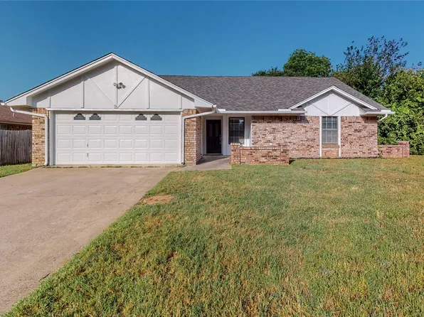 2105 Northglen Dr, Hurst, TX 76054