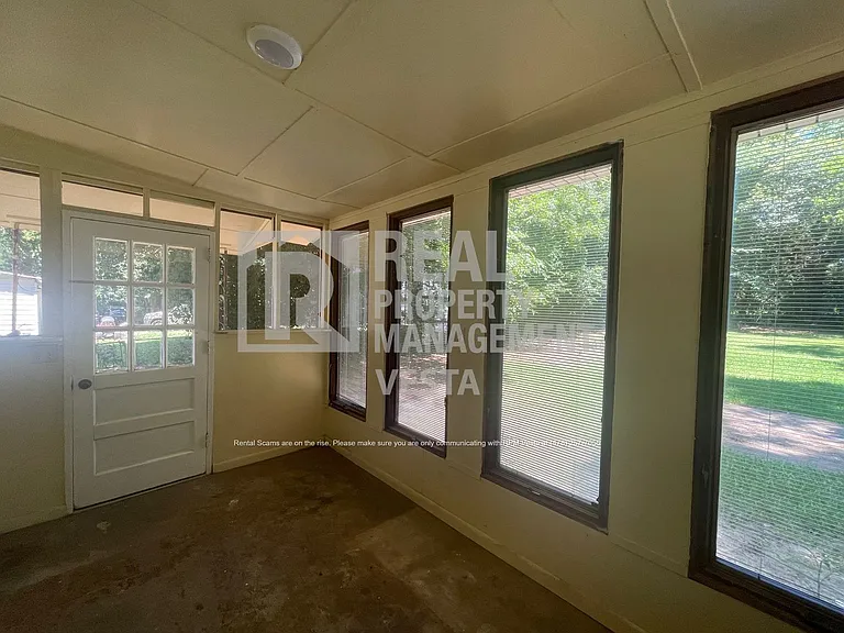 2875 Barrett Ave — Photo 14