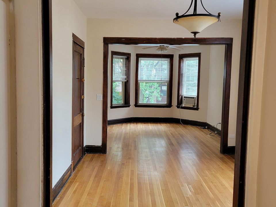 1st image of 1721 W Catalpa Ave #C2