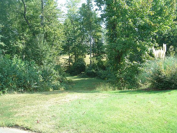 Access to 5+ Acre Common Area