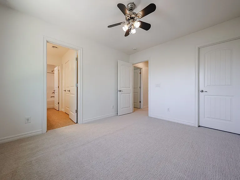 2744 E Donato Dr — Photo 21