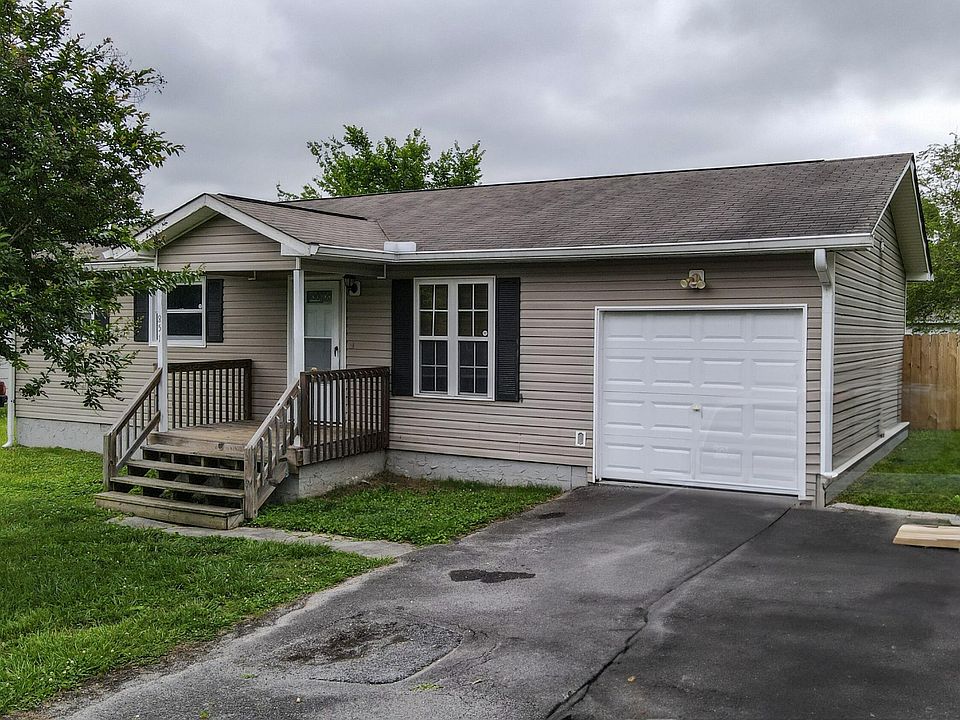 1st image of 851 Greenhills Dr SE