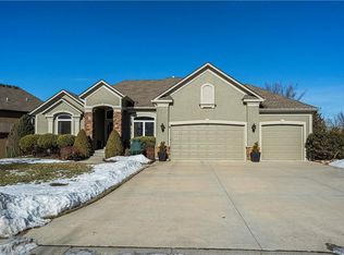 1424 NE Daltons Ridge Dr, Lees Summit, MO 64064