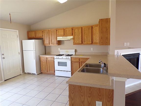 3rd image of 1040 S Nelson Dr