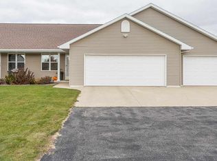 1924 River Hill Ct, Suamico, WI 54173