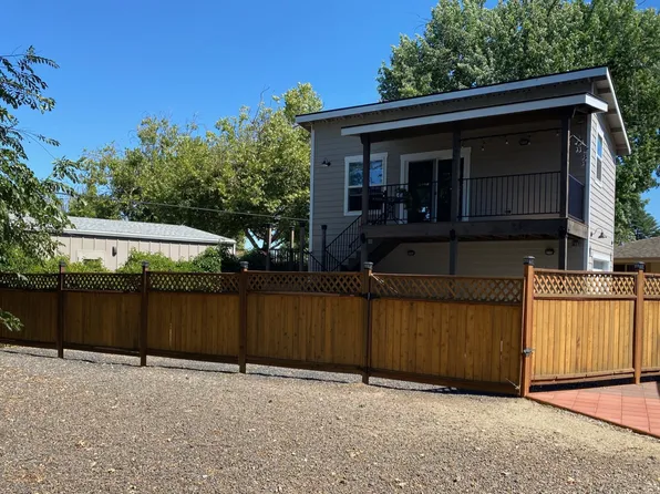 1127 Leland St, Medford, OR 97501