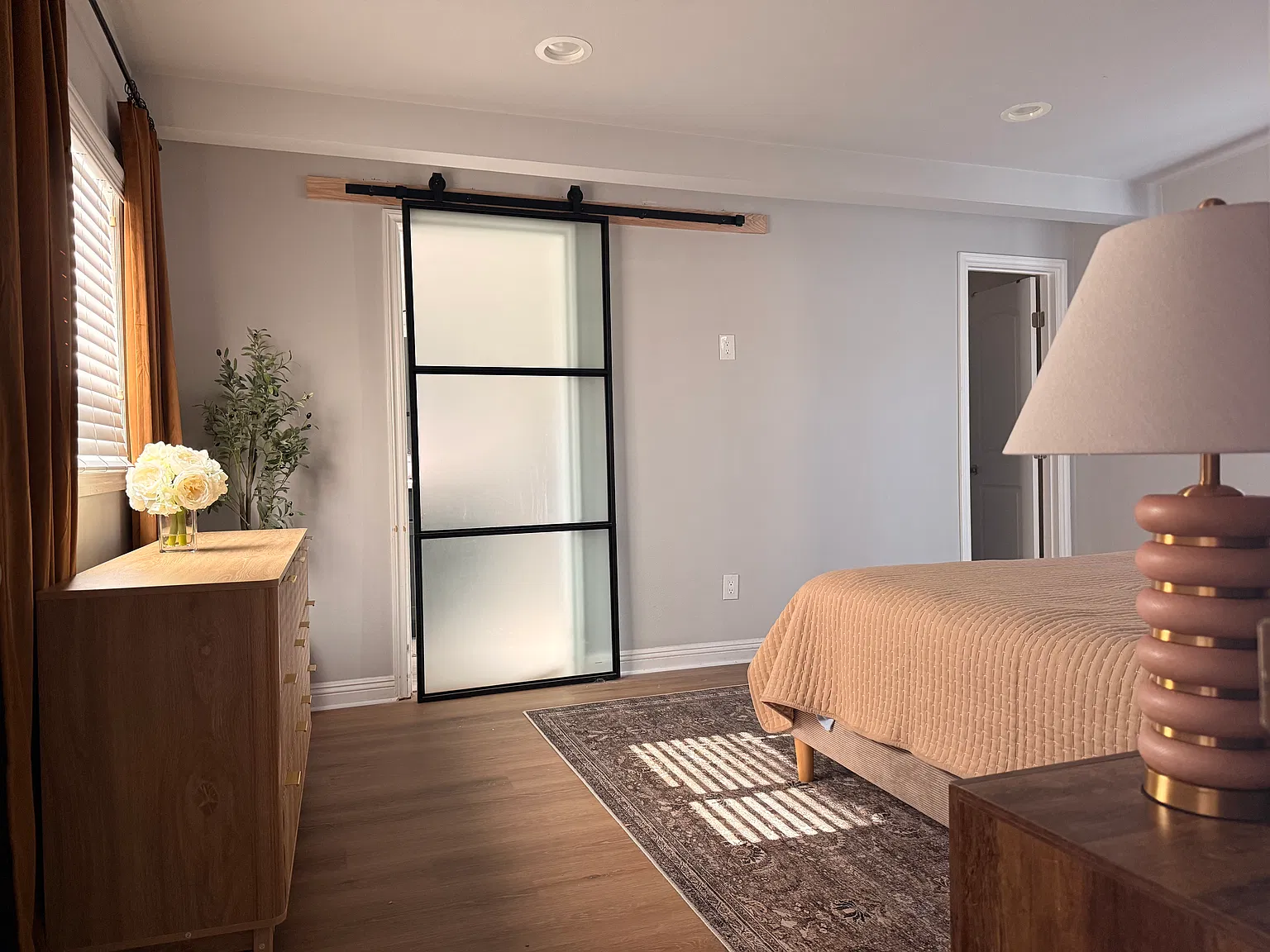 1 bed, 1650 sqft, $2,000 — Photo 4
