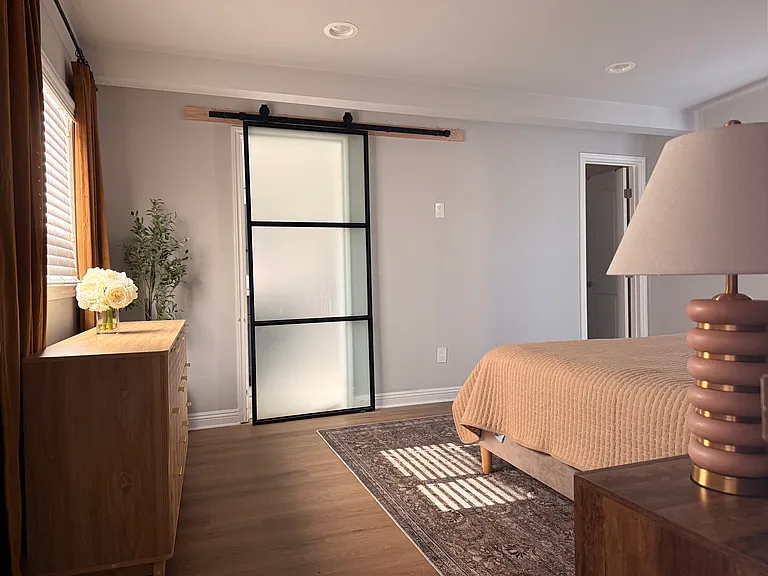 1048 N Hermosa Dr — Photo 16