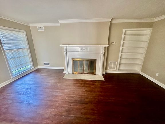 3rd image of 902 Brower St
