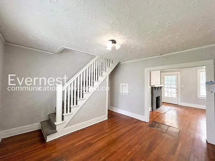 2984 Waverly Ave — Photo 8