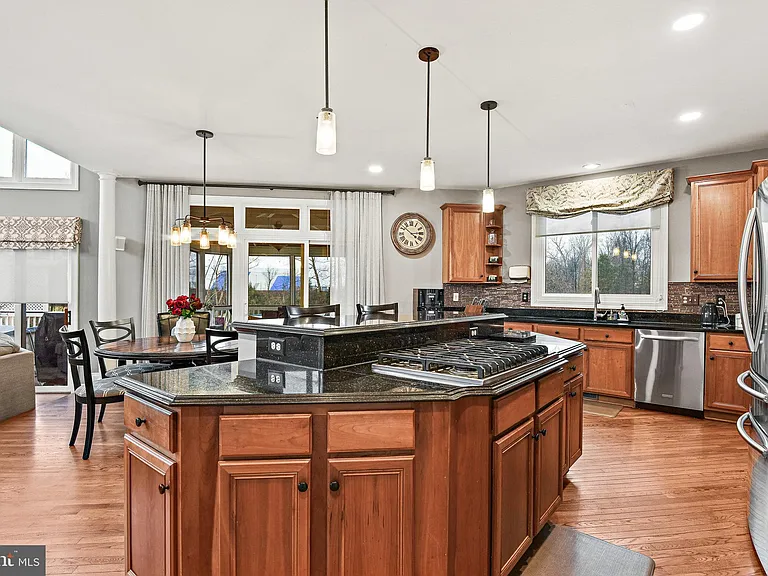 21922 Hyde Park Dr — Photo 17