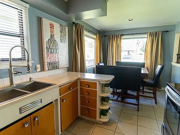 4605 N Rustle St — Photo 12