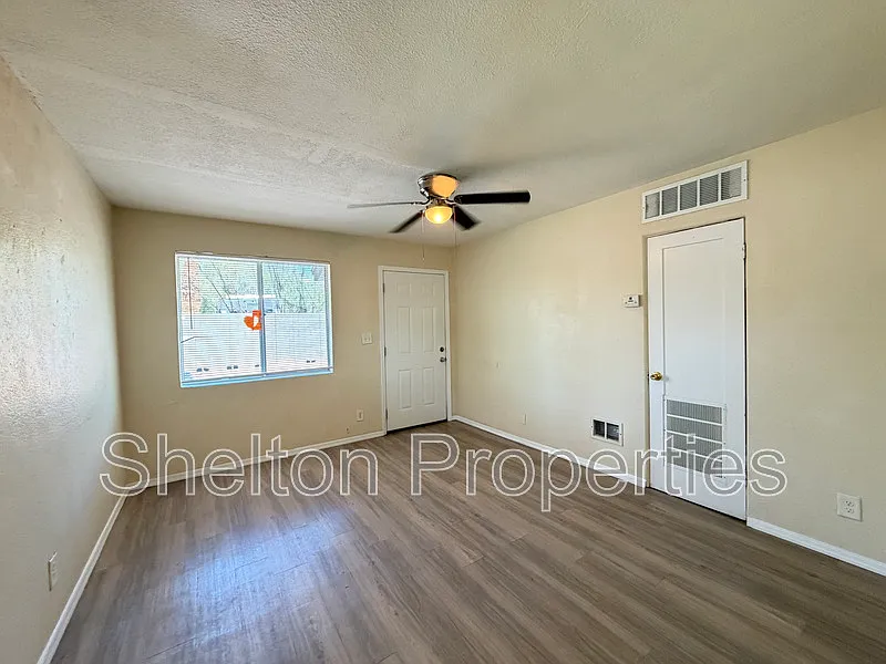 Building Photo - 1713 N 31st Pl #1