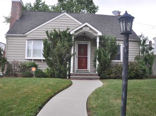 1902 Everett St, Valley Stream, NY 11580