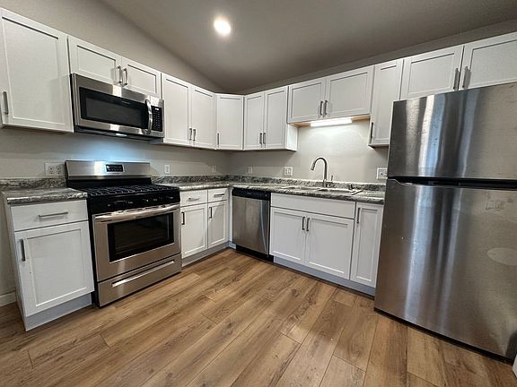 2nd image of 124-132 S Bird St #208-1