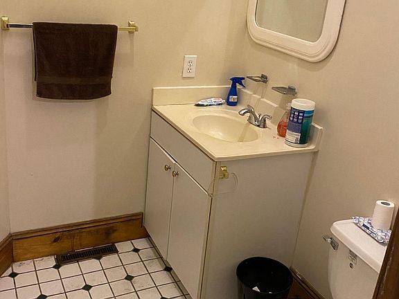 4th image of 907 W Grace St APT A