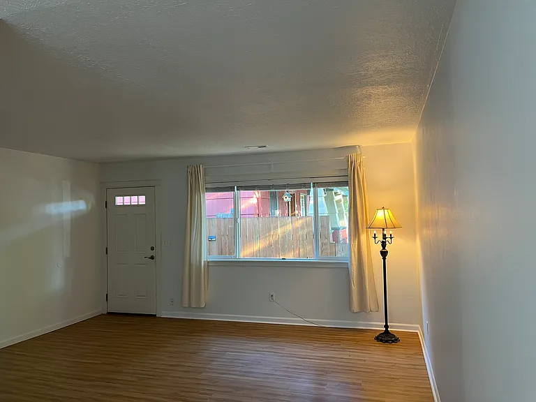 3616 SE 67th Ave — Photo 3